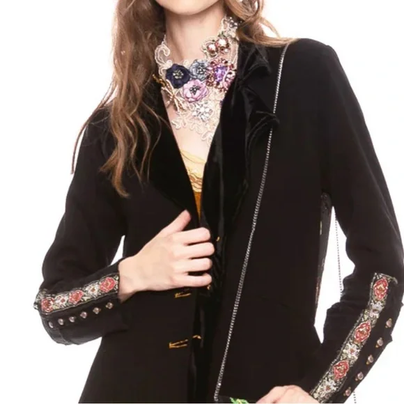 Aratta The Heart of Autumn Elegant Black Coat - Picture 4 of 7